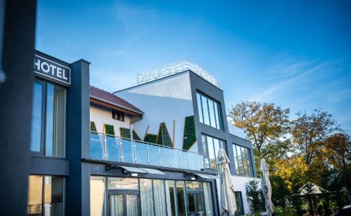 Dinasty Hotel - Housity