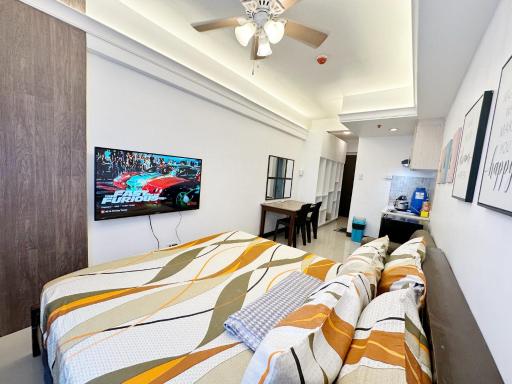 King Bed Suite at Pine Crest #T3-439 near Mall - Housity