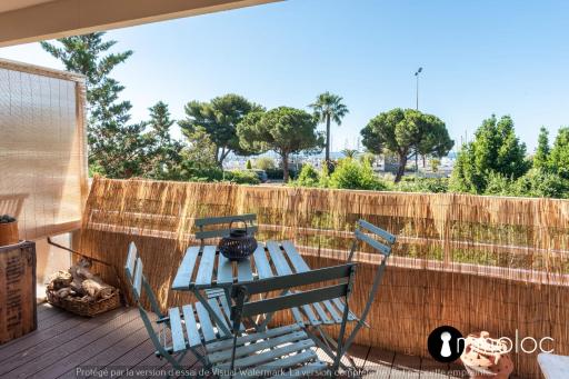 Air-conditioned apartment facing the port of Saint Laurent with 2 bedrooms - Housity