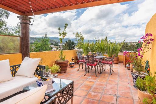 Rooftop Sunsets & Gas Fireplace Colonial Home - Housity