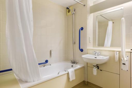 Ramada London South Mimms - Housity