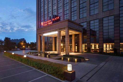 Ramada Plaza Lianyungang - Housity