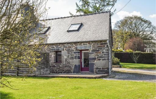 2 Bedroom Pet Friendly Home In Gouarec - Housity