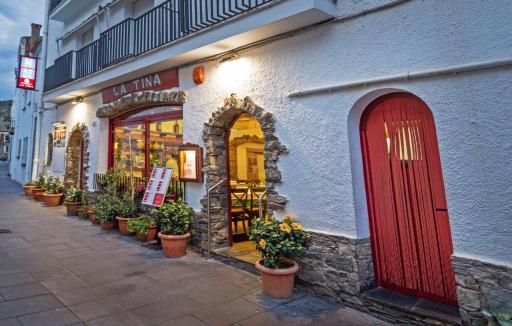 Hostal La Tina - Housity