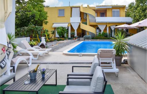 Beautiful Apartment In Pakostane - Housity
