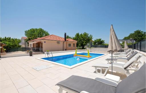 3 Bedroom Awesome Home In Vinjani Donji - Housity