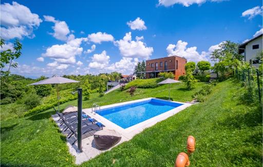 Stunning Home In Barbarici Kravarski - Housity