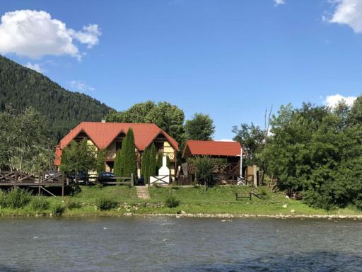 На березі Черемошу - Housity