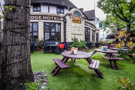 Bridge Hotel - Housity