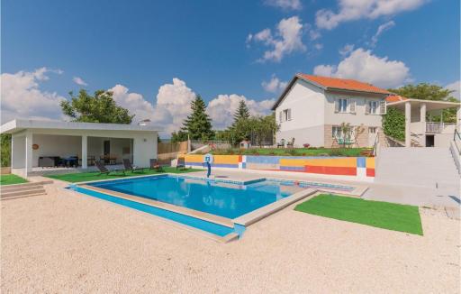 Three-Bedroom Holiday Home In Vinjani Gornji - Housity