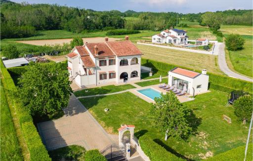 5 Bedroom Nice Home In Karojba - Housity
