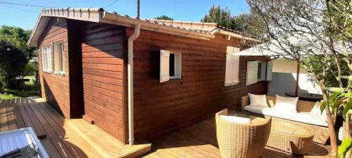 Hourtin Charmant Chalet avec Salon de Jardin - Housity