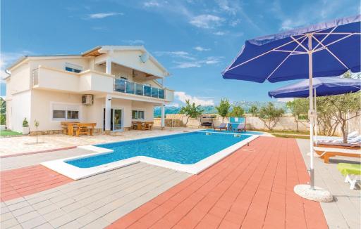 Six-Bedroom Holiday Home In Bilisane - Housity