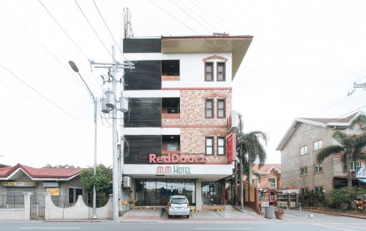 RedDoorz Plus at MM Hotel Las Pinas former RedDoorz Plus Near Bamboo Organ - Housity