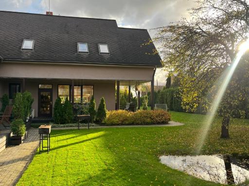 Family House Apartments - Housity