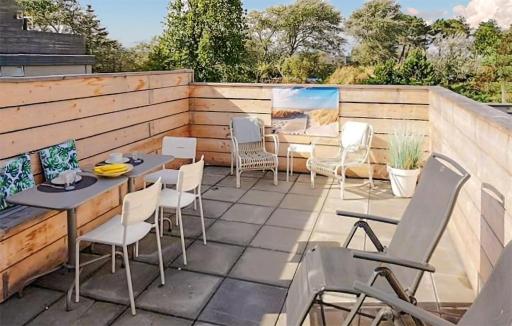 Beachfront Amazing Apartment In Schiermonnikoog - Housity