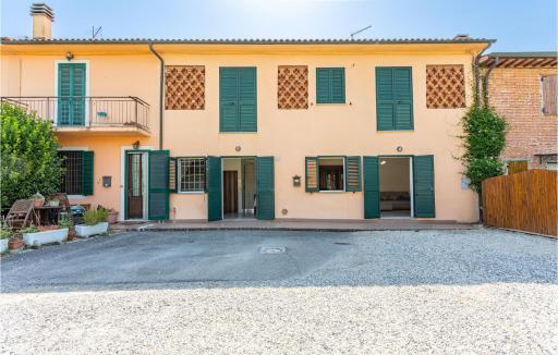 2 Bedroom Cozy Home In Altopascio - Housity