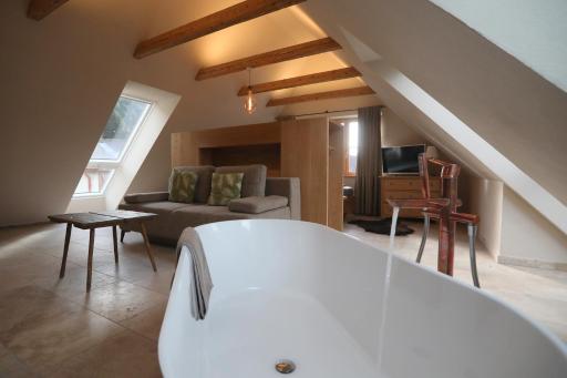 Gutshaus 1250 - Hotel mit Innenhof am Bach - Housity