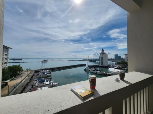 Straits Quay Marina Suites Penang By AuroraHomes - Housity