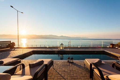 Seaside Summer Bliss - Aurora Luxury Pool Paradise - Housity