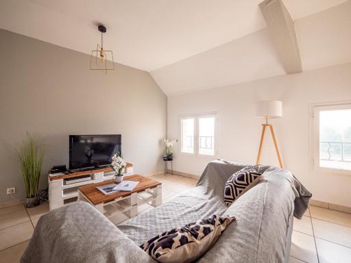 Appartement Chaleureux avec 2 grandes chambres - Housity
