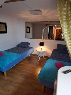 Szalupa Hostel Airport - Housity