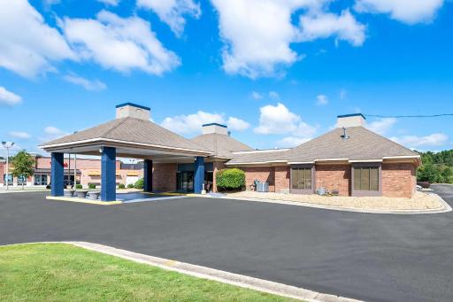 Quality Inn & Suites Fayetteville I-95 - Housity