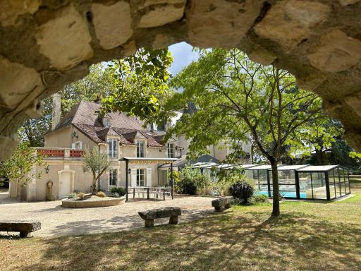 Château l'Hubertière, classé du tourisme 4 étoiles - Housity