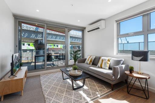Elegant 2-Bed with Large Balcony by High Street - Housity