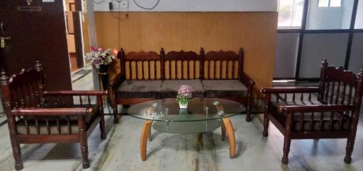 Hotel O Home The Wood Inn Near Gautam Buddha Park - Housity