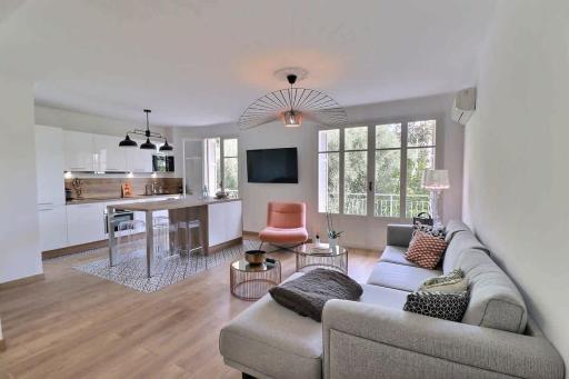 Charmant T2 avec balcon - Parking, AC, Wifi - Housity