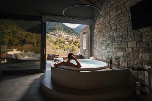 Evora Luxury Suites - Housity