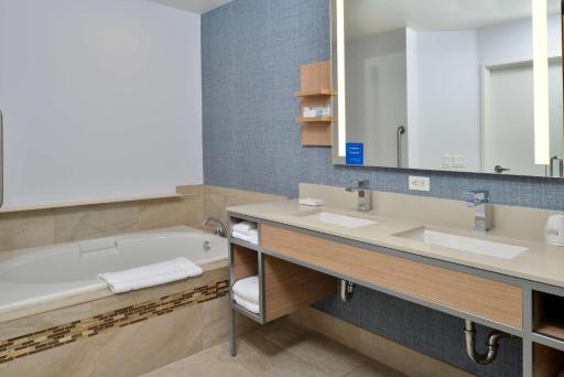 Hilton Garden Inn Napa - Housity