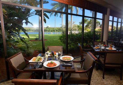 Hilton Palm Beach PBI - Housity
