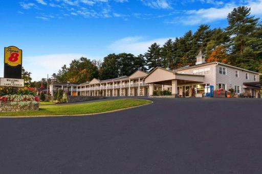 Super 8 by Wyndham Lake George/Downtown - Housity