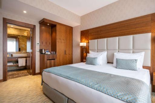 Clarion Hotel Istanbul Mahmutbey - Housity