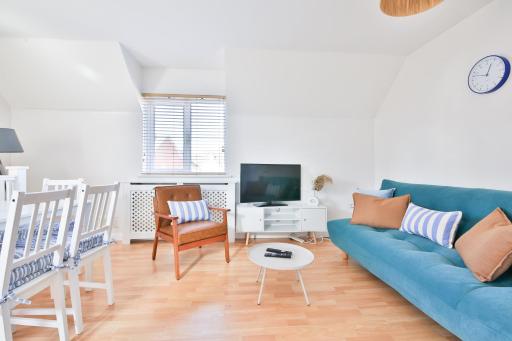 StayRight 2 Bed Beach House with Private Parking- Next to Barry Beach and Jackson Bay - Housity