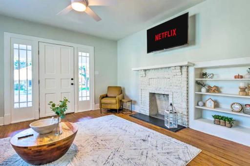 Modern Chateau Remodeled Home Close to Downtown - Housity