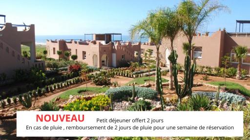 VILLA DE STANDING --PISCINE - MER - BOULODROME - TENNIS - Housity