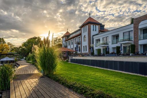 Bordűr Wellness Hotel Superior és Szőnyegmúzeum - Housity