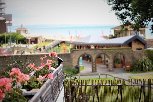 Warwick House - Stunning house with terrace and sea views, sleeps 11 - Housity