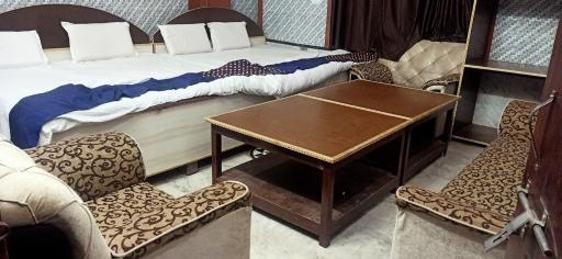 OYO Om Sai Guest House - Housity