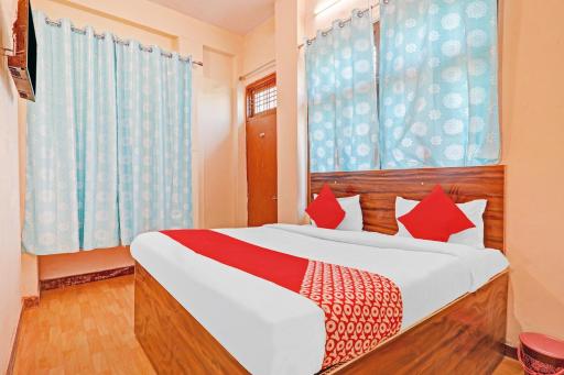 OYO Flagship 87762 Hotel 8100 Inn - Housity