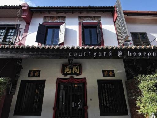 Courtyard at Heeren Boutique Hotel - Housity