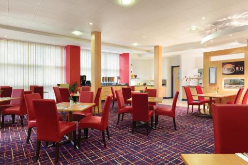 Ramada London North - Housity