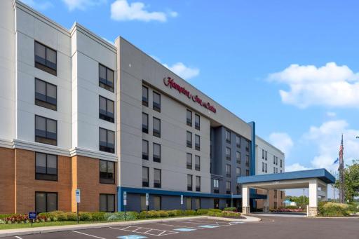 Hampton Inn & Suites Valley Forge/Oaks - Housity