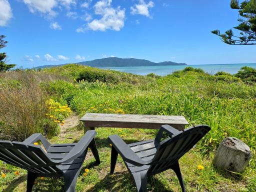 Beachfront Getaway - Waikanae Beach Holiday Home - Housity