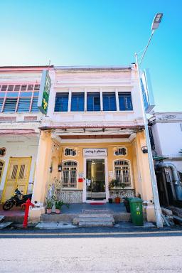 Swing & Pillows - 75 Chulia St, Georgetown Penang - Hizvo