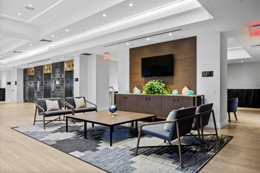 DoubleTree by Hilton New York JFK Airport - Housity