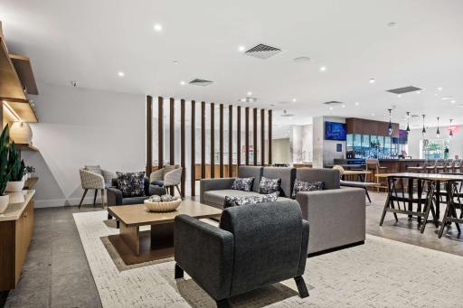 DoubleTree by Hilton New York JFK Airport - Housity